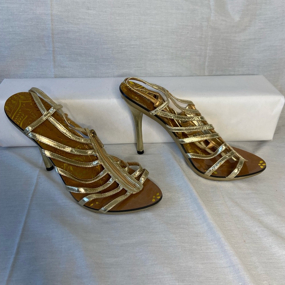SH-007  Anne Michelle Golden Zipped Heels (11)